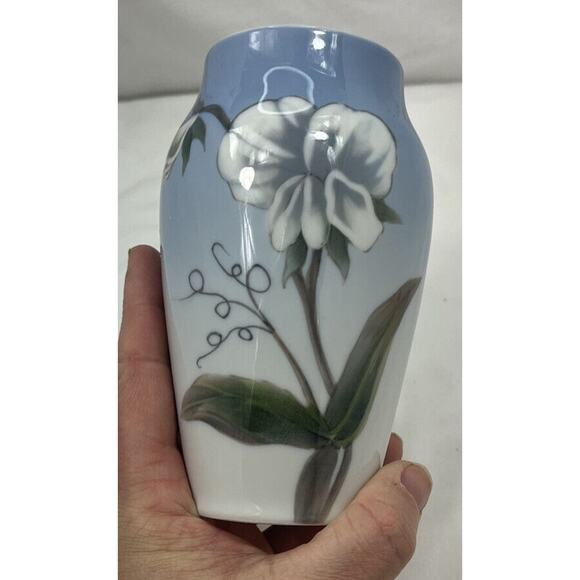 Royal Copenhagen Denmark Vase Porcelain Ceramic Rare- Orchid- #2068/2037 🏺 - Picture 12 of 12